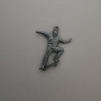 Скейтбордист – Мъжки спортен медальон от сребро 925 с оксидирано покритие – Ръчно изработено спортно бижу – Идеален подарък за мъж, фен на скейтборда – SSJ