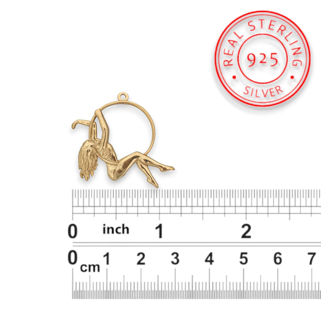 Въздушна акробатика – Женски спортен медальон от сребро 925 с 18K позлатено покритие – Ръчно изработено бижу талисман за гимнастички и танцьорки – Идеален подарък за спортист, треньор или артист – SSJ