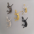 Волейболист – Мъжки спортен медальон с частично позлатено покритие – Сребро 925 – Ръчно изработено бижу/талисман – Идеален подарък – SSJ