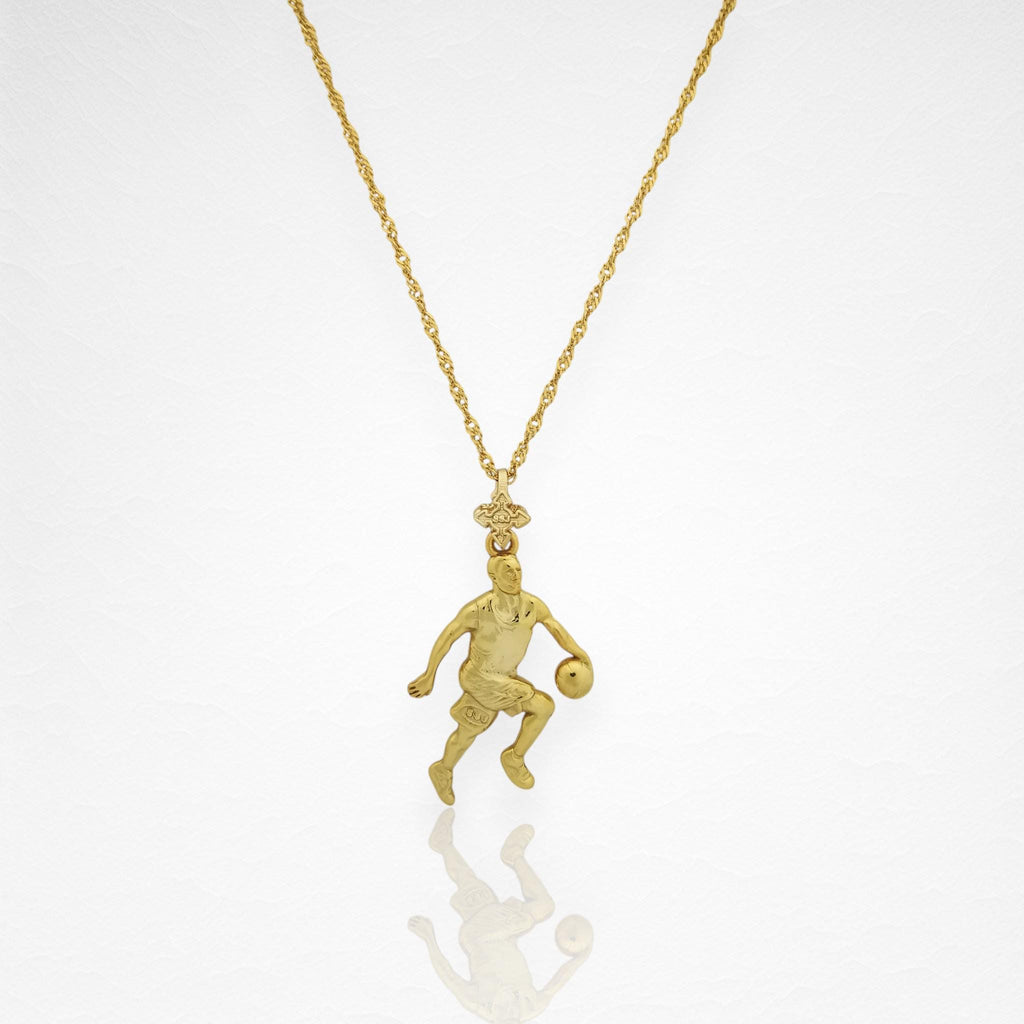 Баскетбол – Мъжки спортен медальон от сребро 925 с позлатено покритие – Ръчно изработено бижу талисман за баскетболисти и фенове – Идеален подарък за спортист, треньор или почитател – SSJ