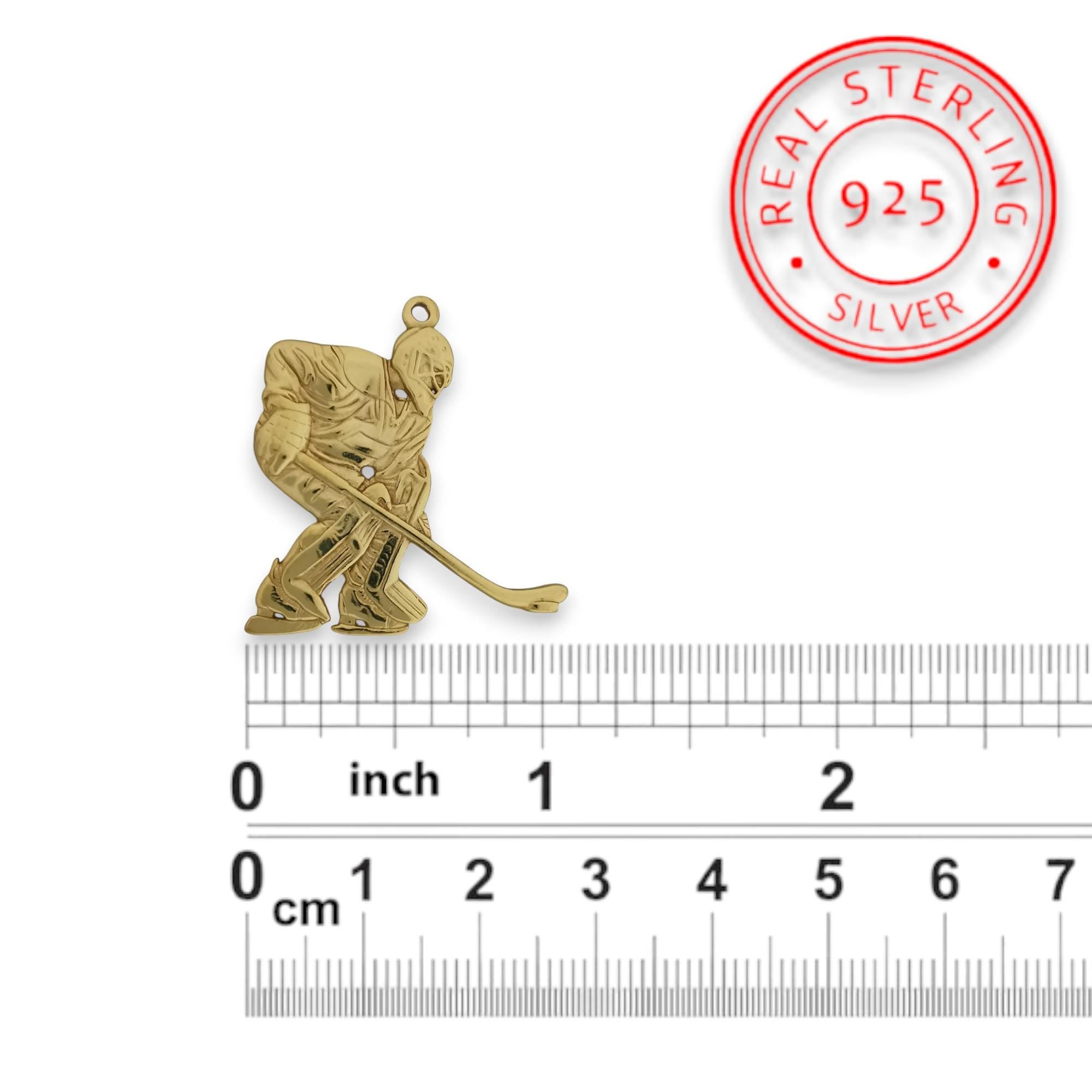 Хокеист (вратар) – Мъжки спортен медальон от сребро 925 с позлатено покритие – Ръчно изработено спортно бижу – Идеален подарък за мъж, фен на хокея – SSJ