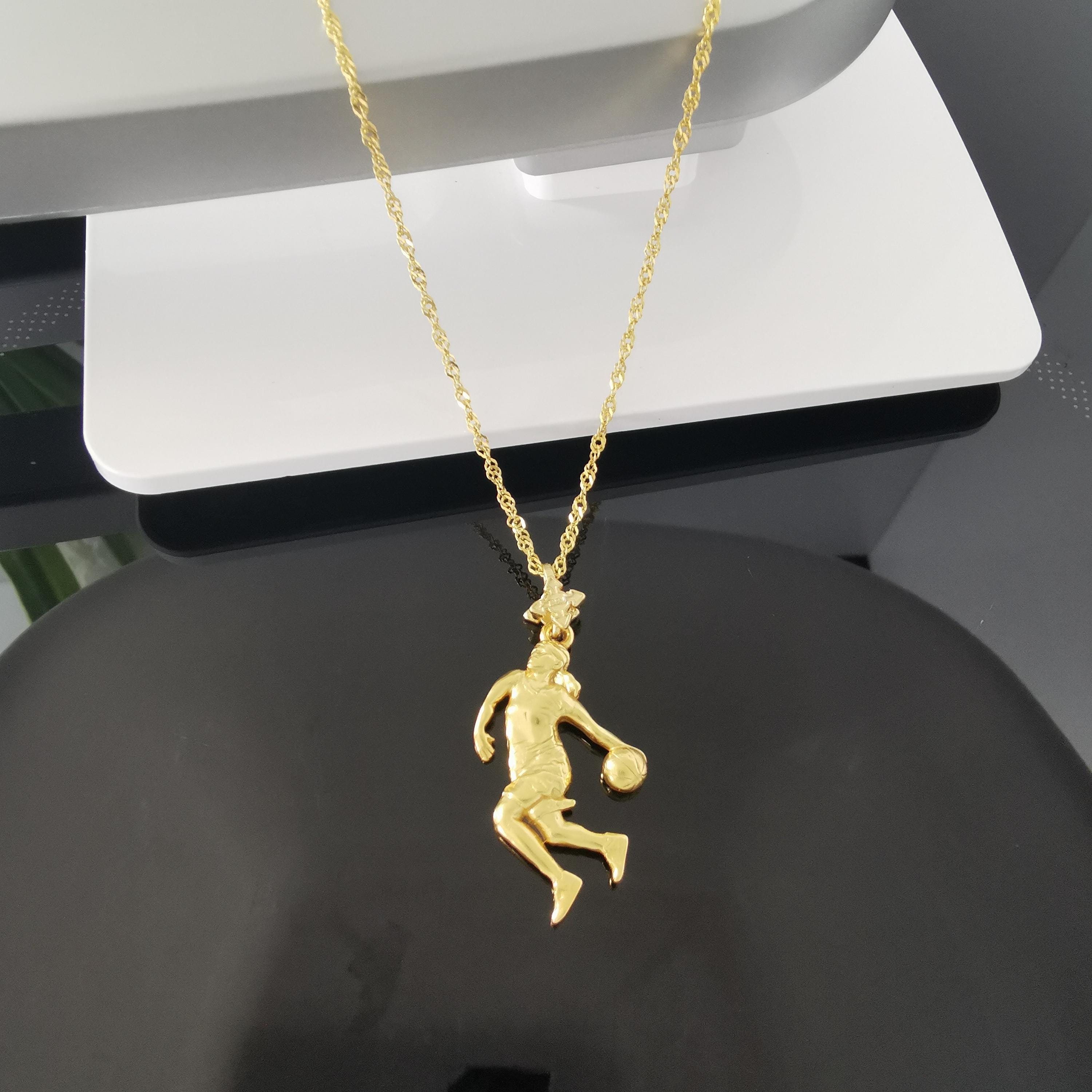 Баскетбол – Женски спортен медальон от сребро 925 с позлатено покритие – Ръчно изработено бижу талисман за баскетболистки и фенки на спорта – Идеален подарък за спортист, треньор или почитател – SSJ