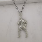 Боксьор – Мъжки спортен медальон за бойци, боксьори и MMA атлети от сребро 925 – Ръчно изработено бижу талисман за бойни изкуства – SSJ