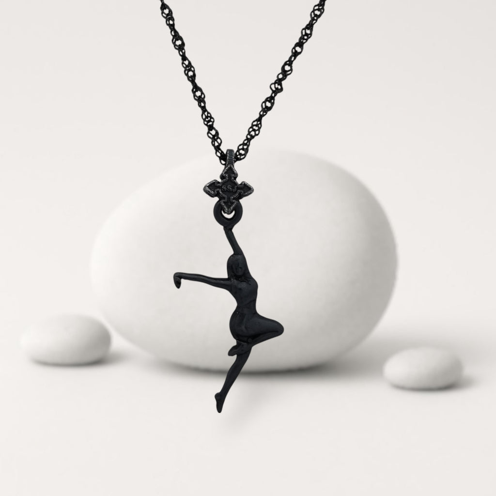 анцьорка – Дамски спортен медальон с оксидирано покритие – Сребро 925 – Ръчно изработено спортно бижу – Идеален подарък за жена, фенка на спортните танци – SSJ