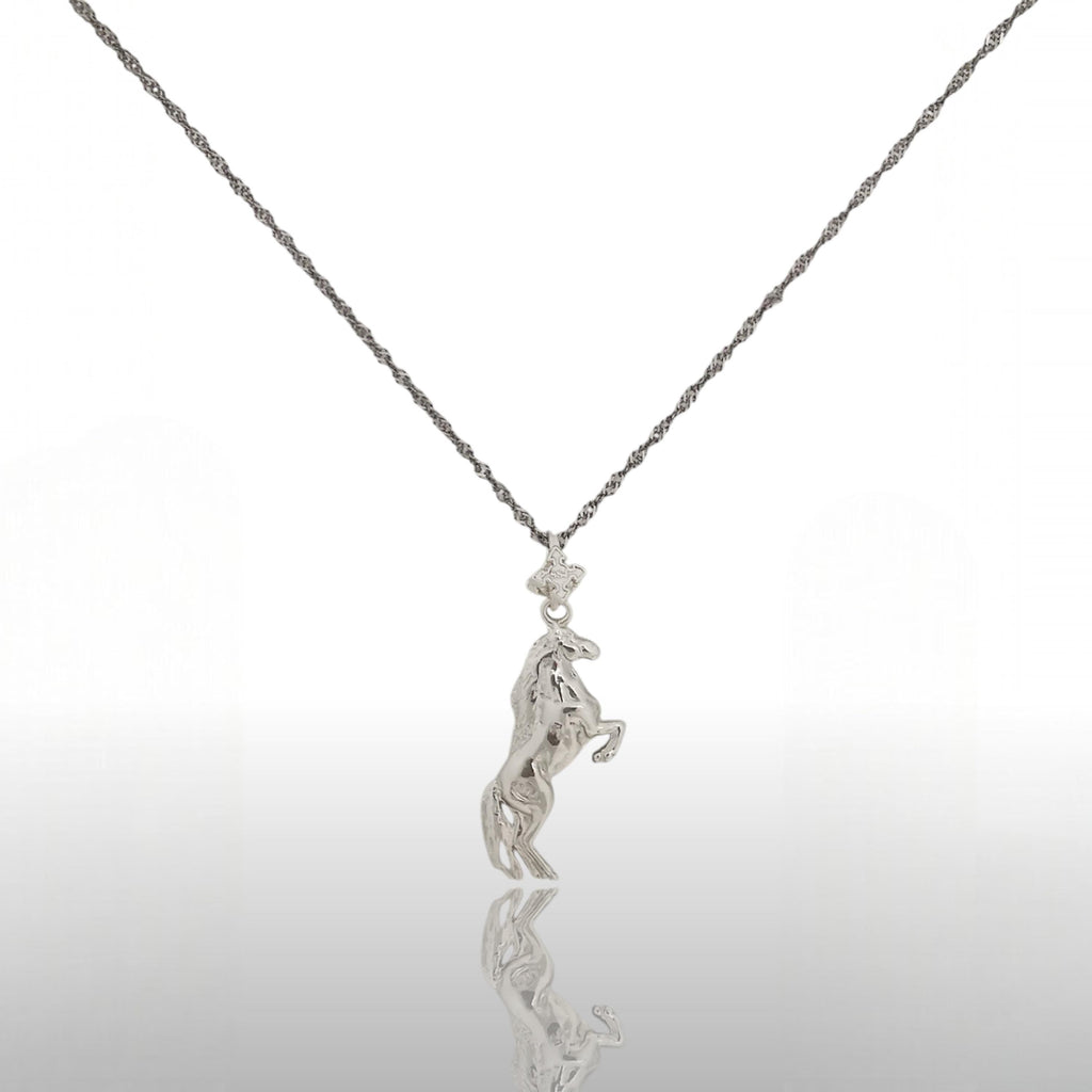 Кон – Мъжки спортен медальон – Класическо сребро 925 – Ръчно изработено бижу/талисман конен спорт – Идеален подарък – SSJ