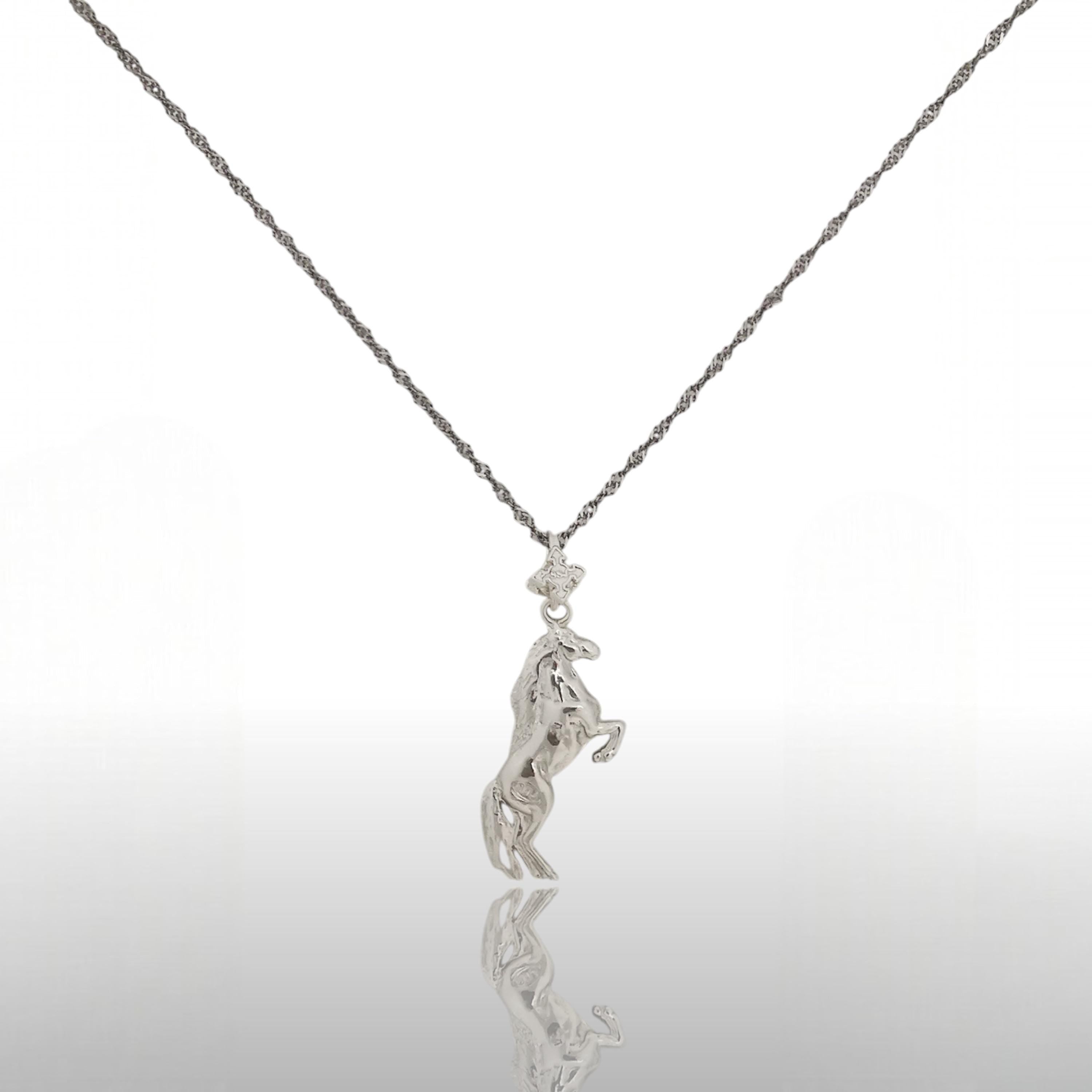 Кон – Мъжки спортен медальон – Класическо сребро 925 – Ръчно изработено бижу/талисман конен спорт – Идеален подарък – SSJ