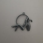 Въздушна акробатика – Женски спортен медальон от сребро 925 с оксидирано черно покритие – Ръчно изработено бижу талисман за гимнастички и танцьорки – Идеален подарък за спортист, треньор или артист – SSJ