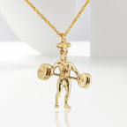 Вдигане на тежести – Мъжки спортен медальон от сребро 925 с позлатено покритие – Ръчно изработено спортно бижу – Идеален подарък за мъж, фен на силовите спортове – SSJ