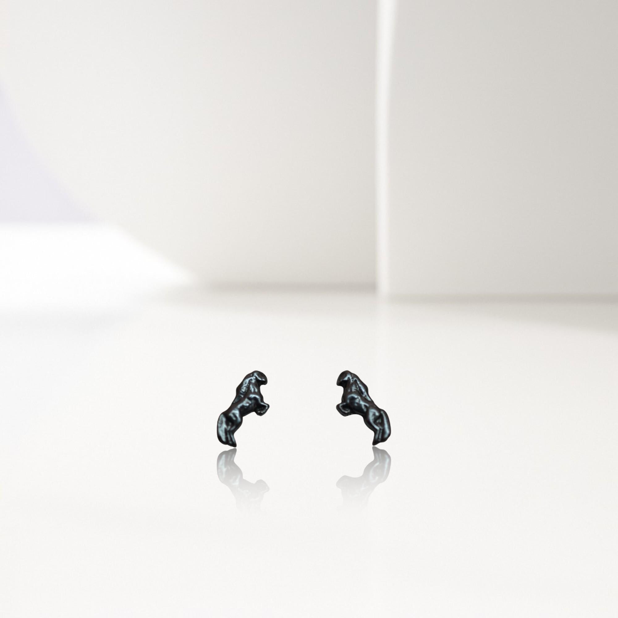 Кон – Дамски обеци – Оксидирано сребро 925 – Ръчно изработени спортни бижута/талисмани конен спорт – Идеален подарък за жена – SSJ