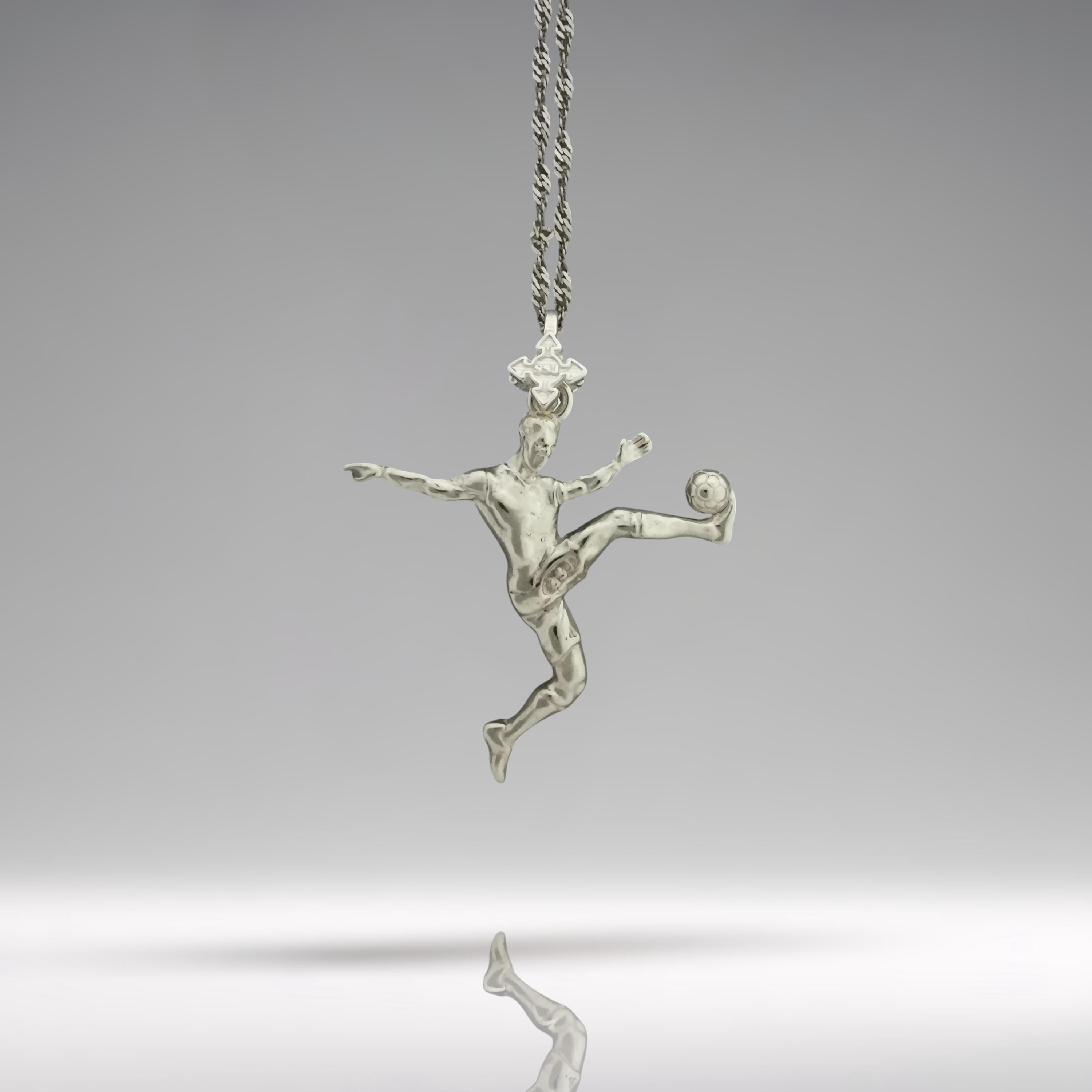 Футболист (воле) – Мъжки спортен медальон от сребро 925 с класическо покритие – Ръчно изработено спортно бижу – Идеален подарък за мъж, фен на футбола – SSJ