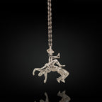 Solid 925 sterling silver wrestler pendant for men – handcrafted in the EU, ideal for birthdays, graduations, or victory celebrations.

This bold pendant captures the explosive motion of freestyle wrestling, frozen mid-suplex — a tribute to strength, speed, and technical mastery. Designed for those who fight with heart, discipline, and passion for the mat.