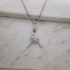 Футболист (задна ножица) – Мъжки спортен медальон от сребро 925 с частично позлатено покритие – Ръчно изработено спортно бижу – Идеален подарък за мъж, фен на футбола – SSJ