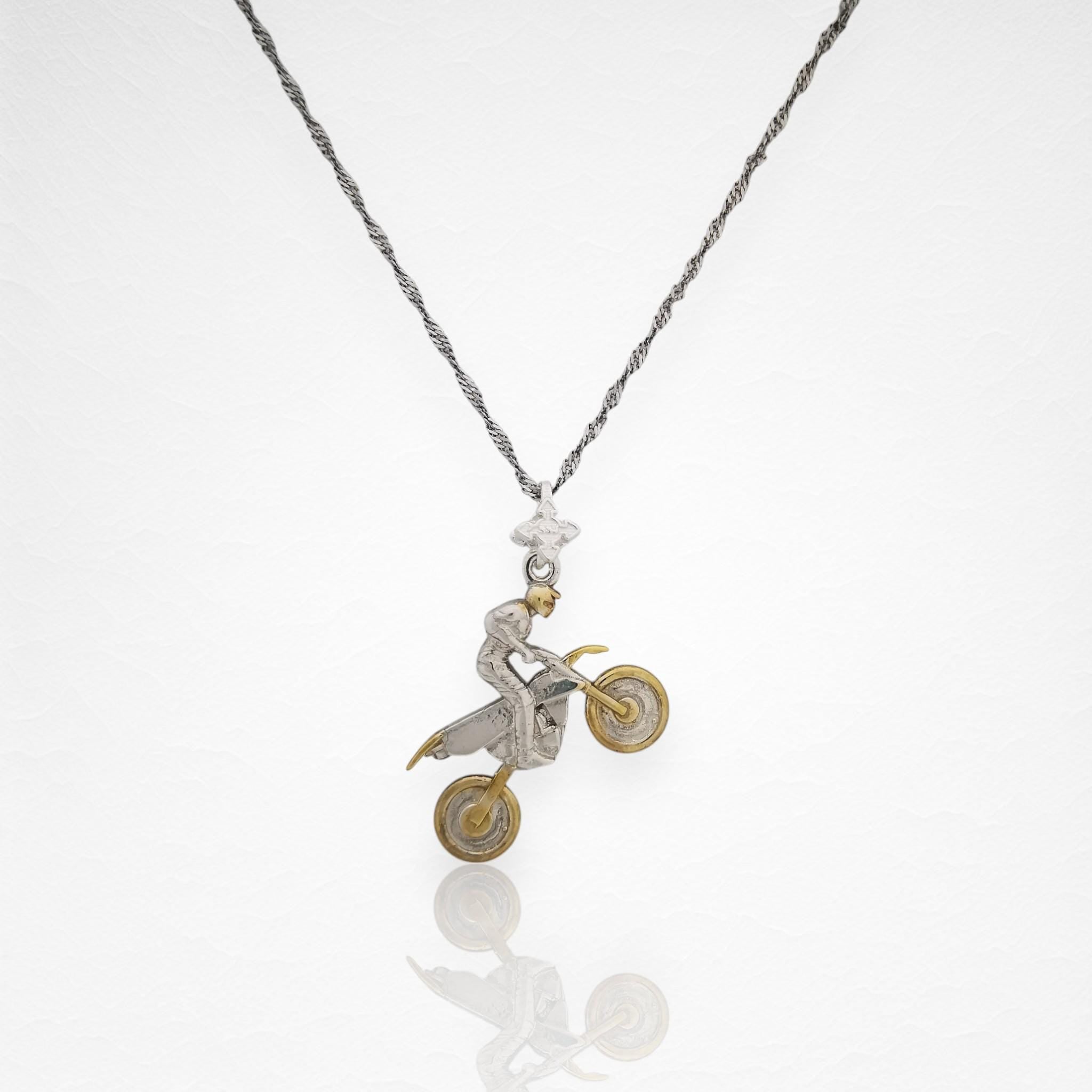 Мотокрос – Мъжки спортен медальон от сребро 925 с частично позлатено покритие – Ръчно изработено спортно бижу – Идеален подарък за мъж, фен на мотокроса – SSJ