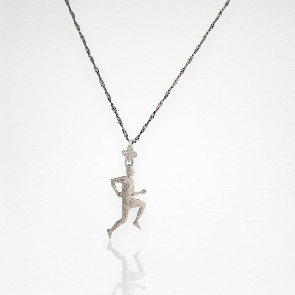 Атлет – Мъжки спортен медальон за бегачи, спринтьори и маратонци от сребро 925 – Ръчно изработено бижу талисман за лекоатлети – SSJ