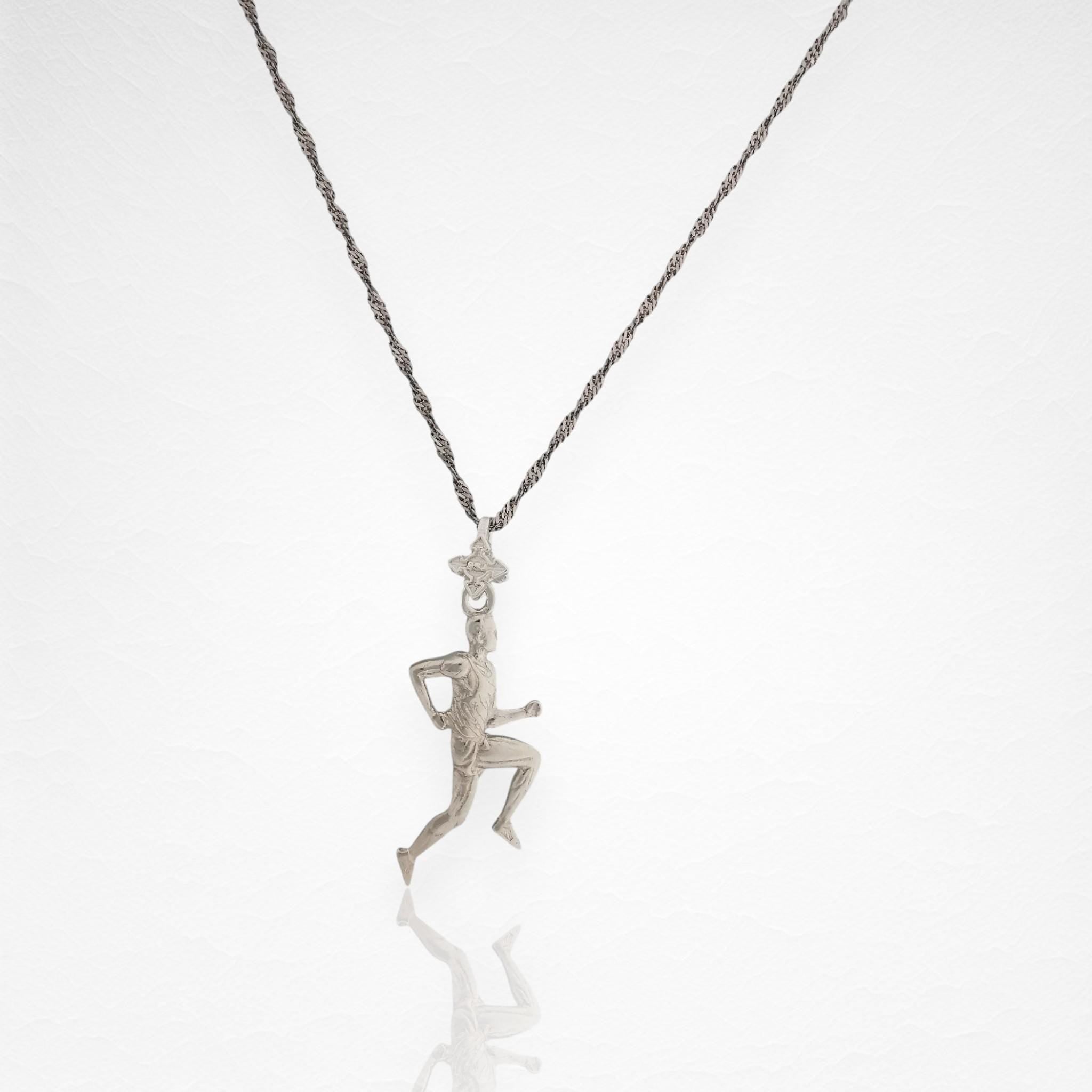 Атлет – Мъжки спортен медальон за бегачи, спринтьори и маратонци от сребро 925 – Ръчно изработено бижу талисман за лекоатлети – SSJ