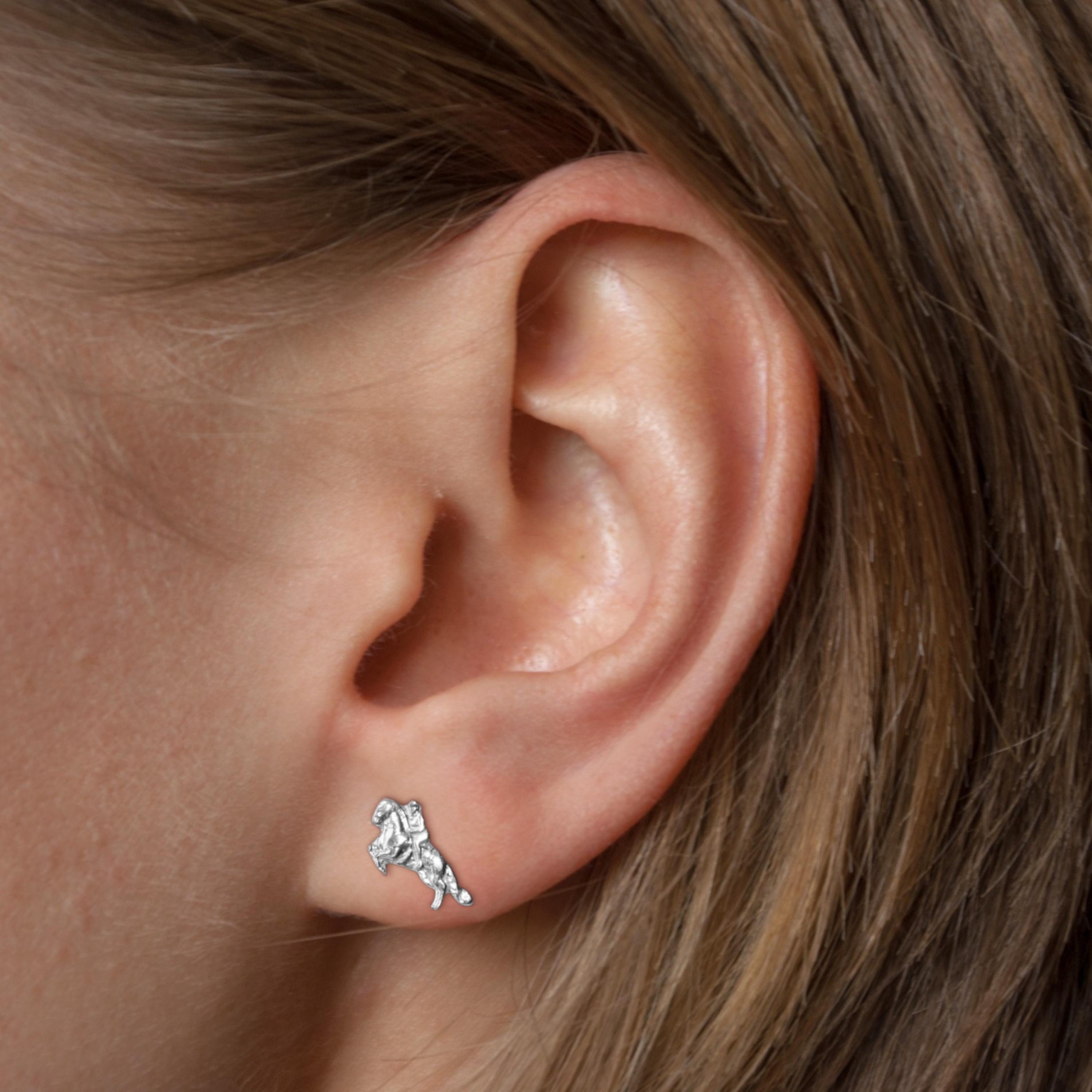 Конен спорт – Дамски обеци с фигура на състезателка – Класическо сребро 925 – Ръчно изработени спортни бижута/талисмани конна езда – Идеален подарък за жена – SSJ