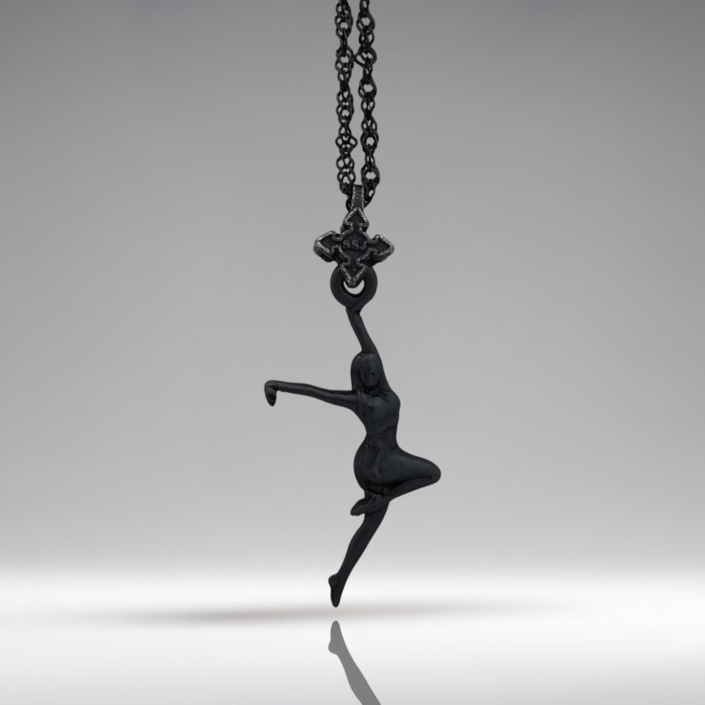 анцьорка – Дамски спортен медальон с оксидирано покритие – Сребро 925 – Ръчно изработено спортно бижу – Идеален подарък за жена, фенка на спортните танци – SSJ