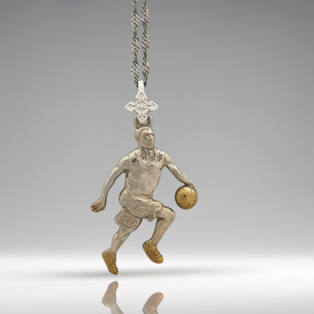 Баскетбол – Мъжки спортен медальон от сребро 925 с частично позлатено покритие – Ръчно изработено бижу талисман за баскетболисти и фенове – Идеален подарък за спортист, треньор или почитател – SSJ