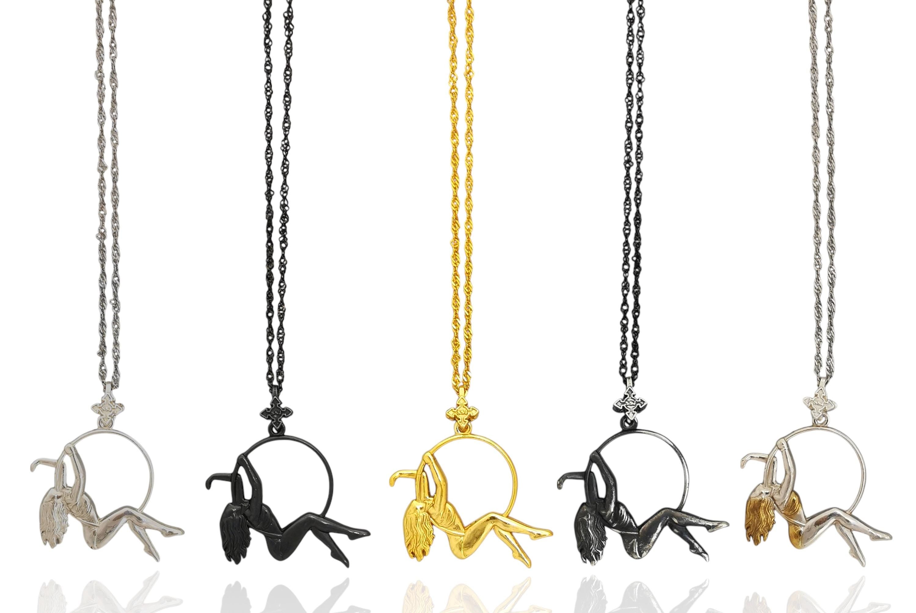 Въздушна акробатика – Женски спортен медальон от сребро 925 с частично позлатено покритие – Ръчно изработено бижу талисман за гимнастички и танцьорки – Идеален подарък за спортист, треньор или артист – SSJ