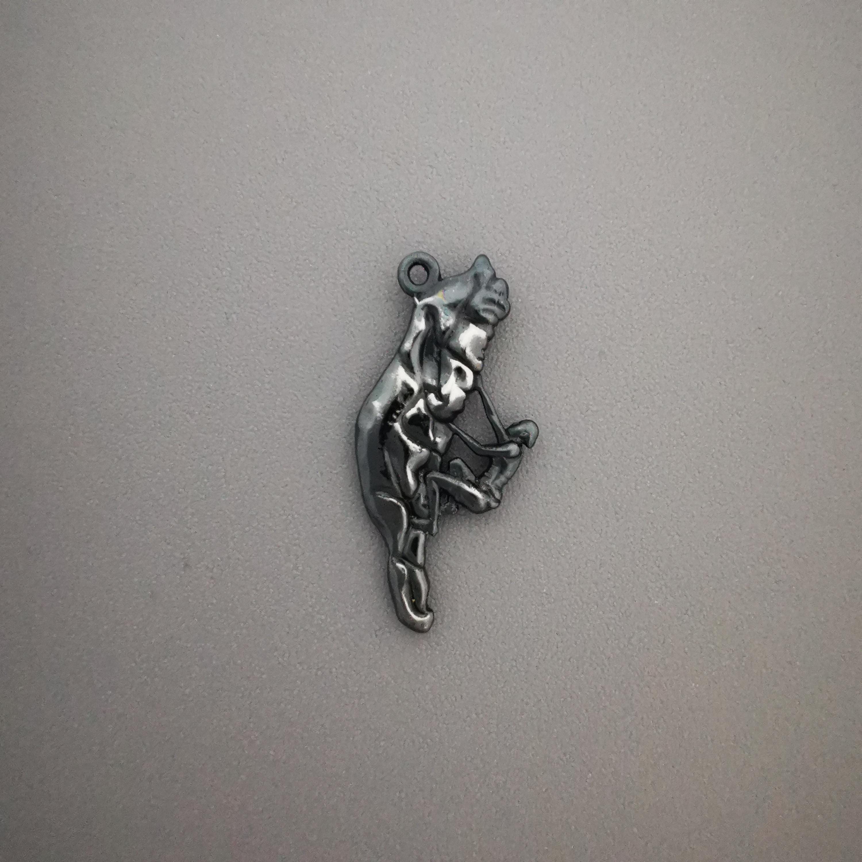 Скално катерене (Катерач) – Унисекс спортен медальон от сребро 925 с винтидж покритие – Ръчно изработено спортно бижу – Идеален подарък за фен на катеренето – SSJ