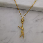 Художествена гимнастика (съчетание с топка) – Дамски спортен медальон от сребро 925 с позлатено покритие – Ръчно изработено спортно бижу – Идеален подарък за жена, фенка на художествената гимнастика – SSJ