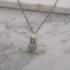 Гимнастик на халки – Мъжки спортен медальон от сребро 925 с класическо полирано покритие – Ръчно изработено бижу талисман за гимнастици и спортисти – Идеален подарък за спортист, треньор или фен – SSJ