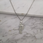 Хокеист – Мъжки спортен медальон от сребро 925 с класическо покритие – Ръчно изработено спортно бижу – Идеален подарък за мъж, фен на хокея – SSJ