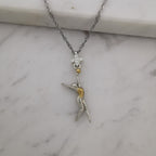 Художествена гимнастика (съчетание с топка) – Дамски спортен медальон от сребро 925 с частично позлатено покритие – Ръчно изработено спортно бижу – Идеален подарък за жена, фенка на художествената гимнастика – SSJ