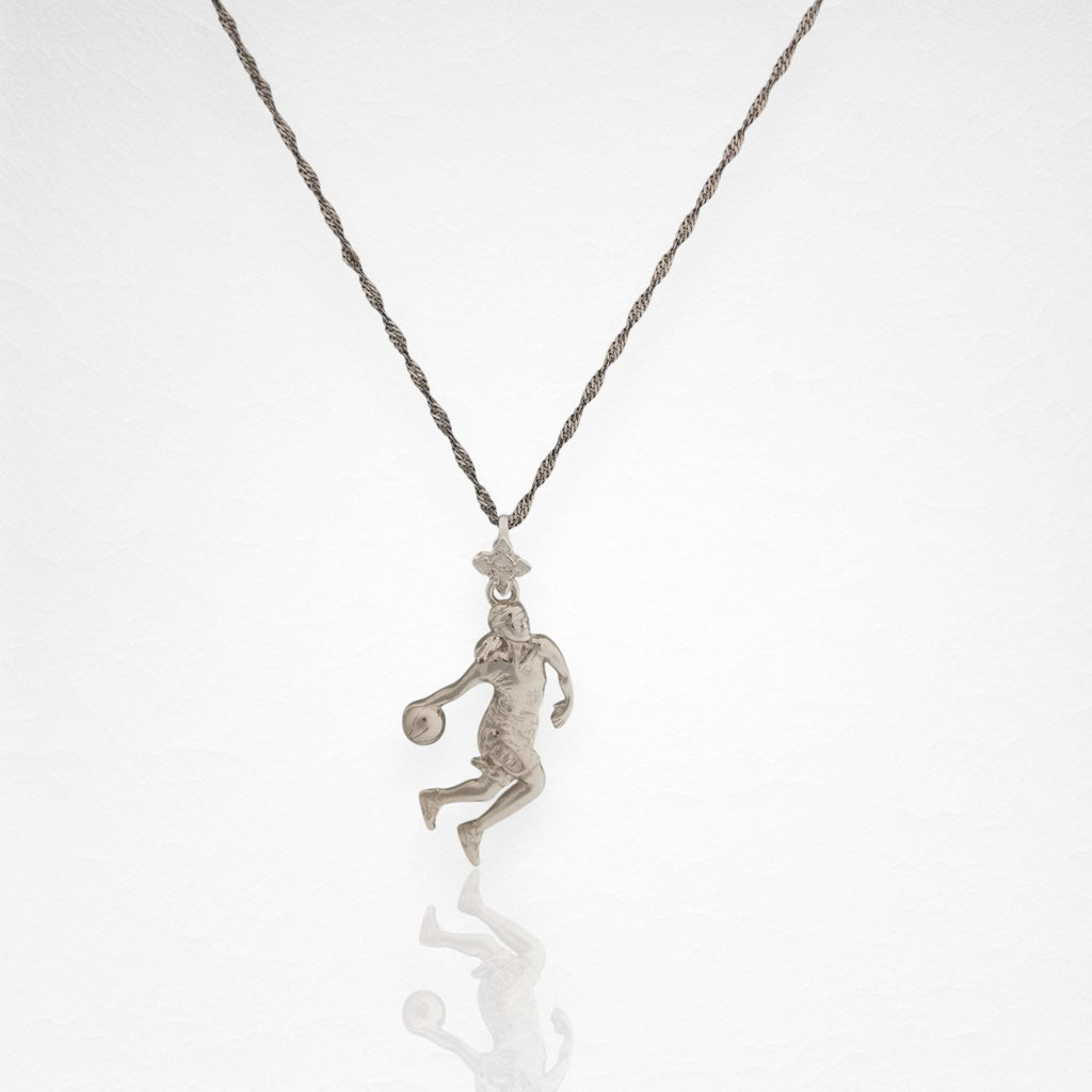 Баскетбол – Женски спортен медальон от сребро 925 с класическо полирано покритие – Ръчно изработено бижу талисман за баскетболистки и фенки на спорта – Идеален подарък за спортист, треньор или почитател – SSJ