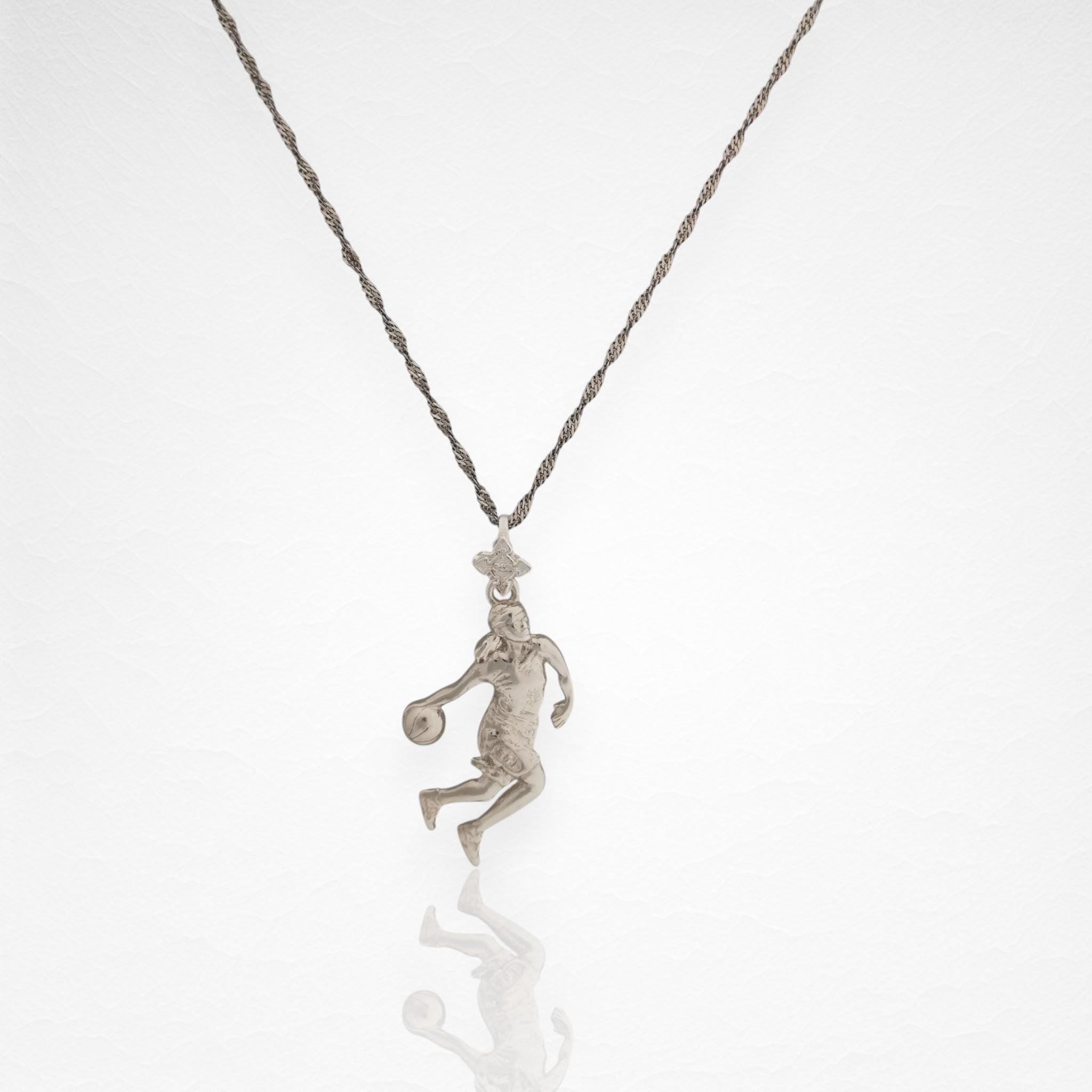 Баскетбол – Женски спортен медальон от сребро 925 с класическо полирано покритие – Ръчно изработено бижу талисман за баскетболистки и фенки на спорта – Идеален подарък за спортист, треньор или почитател – SSJ