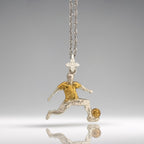 Футболист (удар с крак) – Мъжки спортен медальон от сребро 925 с частично позлатено покритие – Ръчно изработено спортно бижу – Идеален подарък за мъж, фен на футбола – SSJ