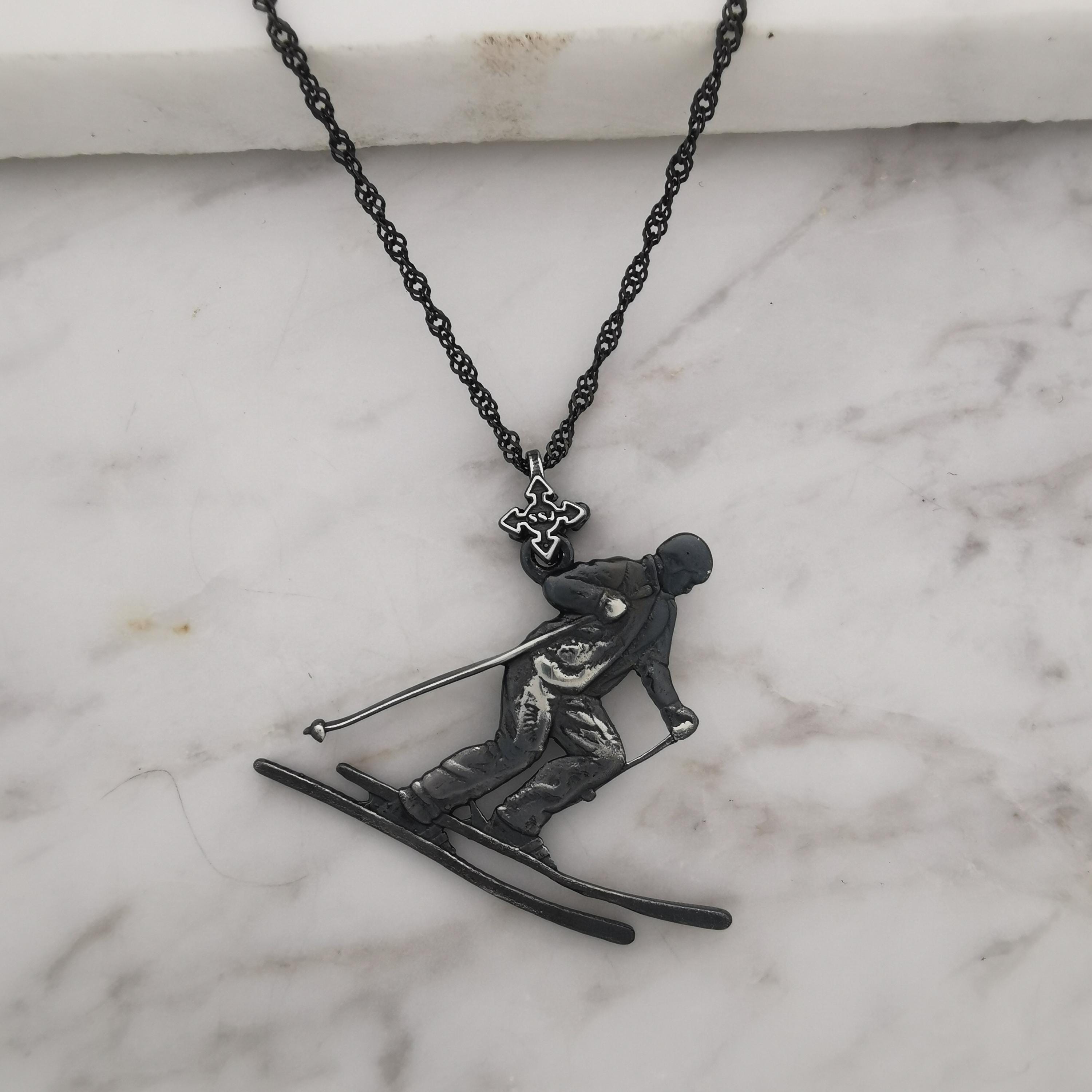 Скиор – Унисекс спортен медальон от сребро 925 с винтидж покритие – Ръчно изработено спортно бижу – Идеален подарък за фен на зимните спортове – SSJ