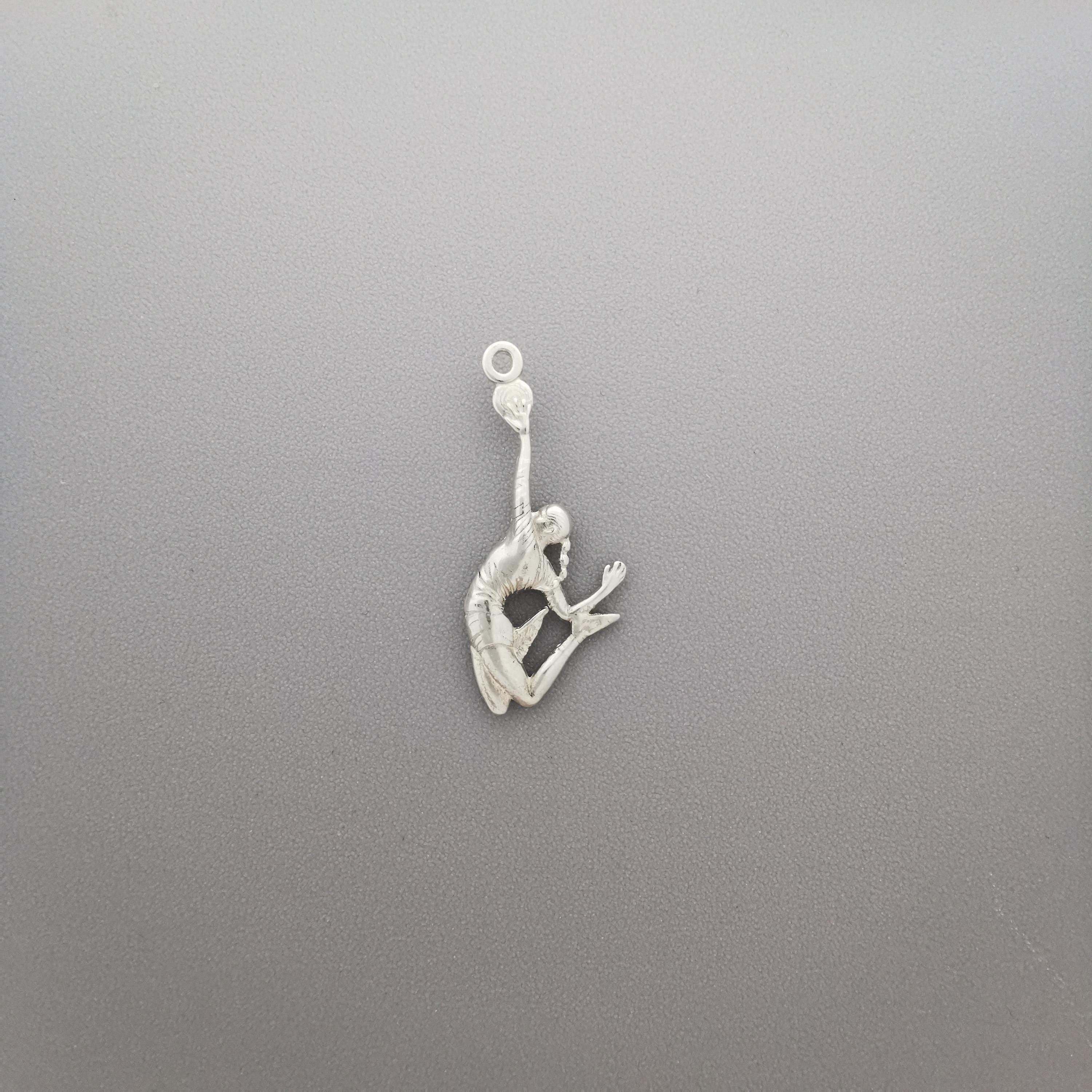 Волейболистка – Женски спортен медальон от класическо сребро 925 – Ръчно изработено бижу/талисман – Идеален подарък – SSJ