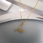 Футболист (задна ножица) – Мъжки спортен медальон от сребро 925 с позлатено покритие – Ръчно изработено спортно бижу – Идеален подарък за мъж, фен на футбола – SSJ