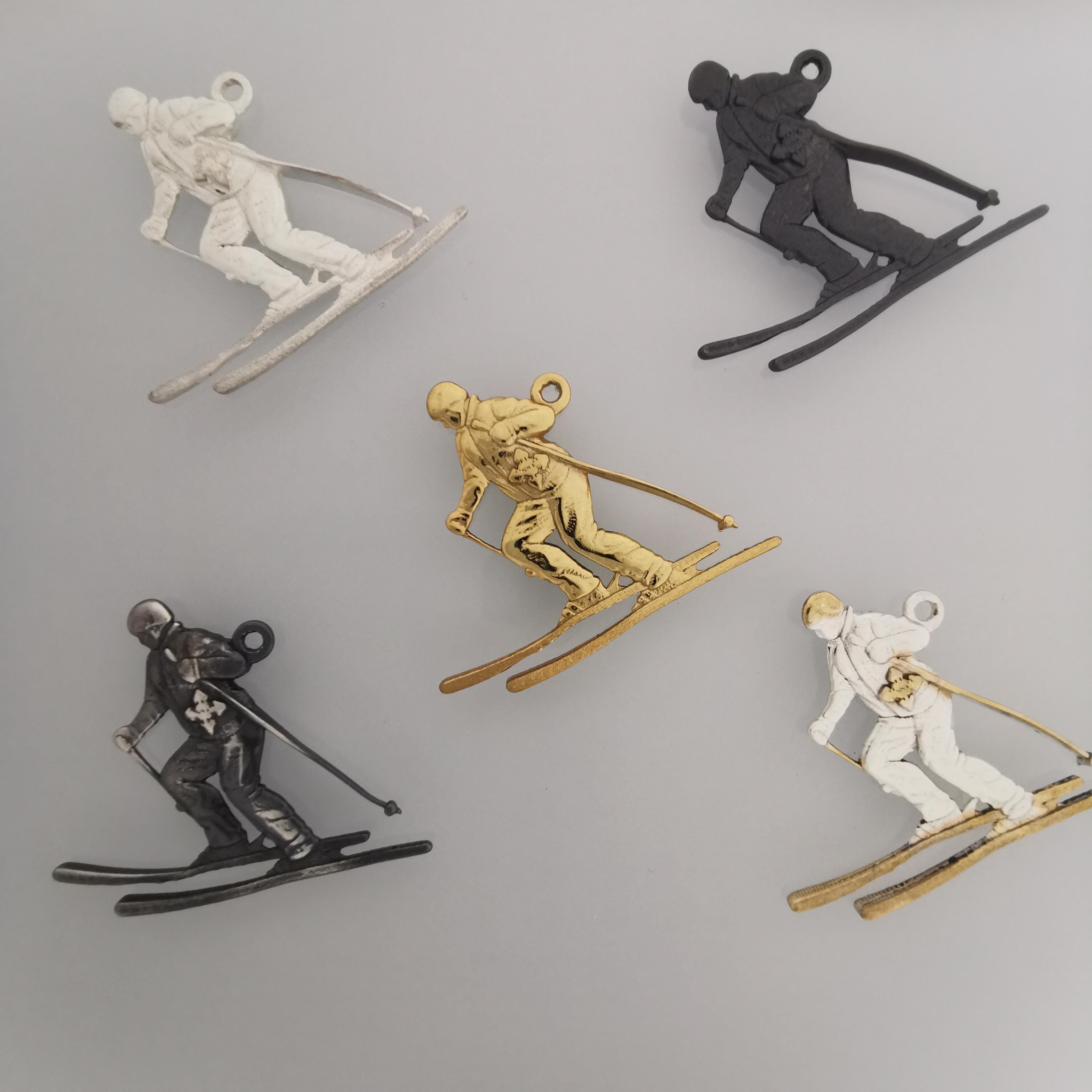 Скиор – Унисекс спортен медальон от сребро 925 с винтидж покритие – Ръчно изработено спортно бижу – Идеален подарък за фен на зимните спортове – SSJ