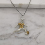 Футболист (удар с крак) – Мъжки спортен медальон от сребро 925 с частично позлатено покритие – Ръчно изработено спортно бижу – Идеален подарък за мъж, фен на футбола – SSJ