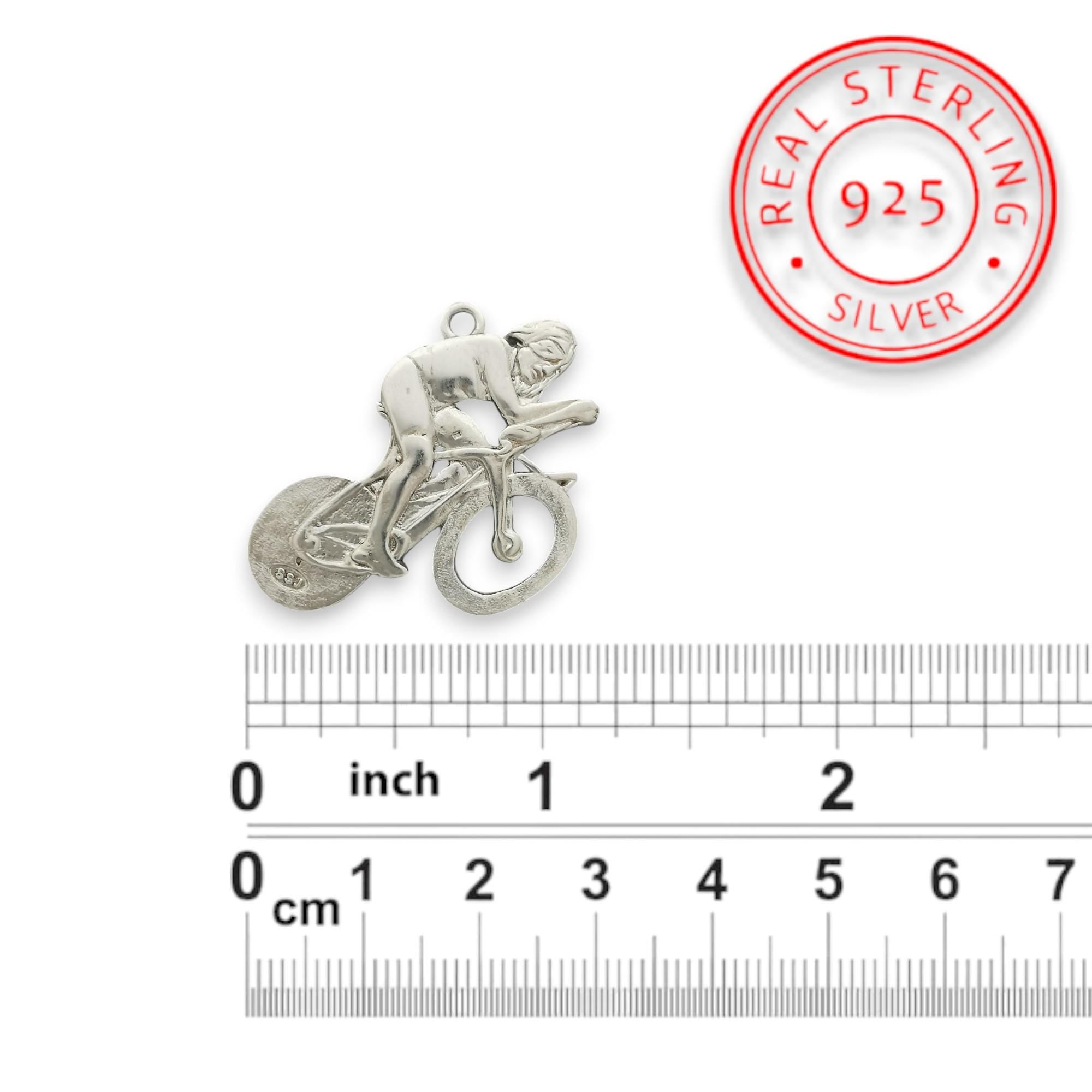 Колоездач – Велосипедист – Пистов състезател – Мъжки спортен медальон от сребро 925 – Ръчно изработено бижу за шосейно и пистово колоездене – SSJ