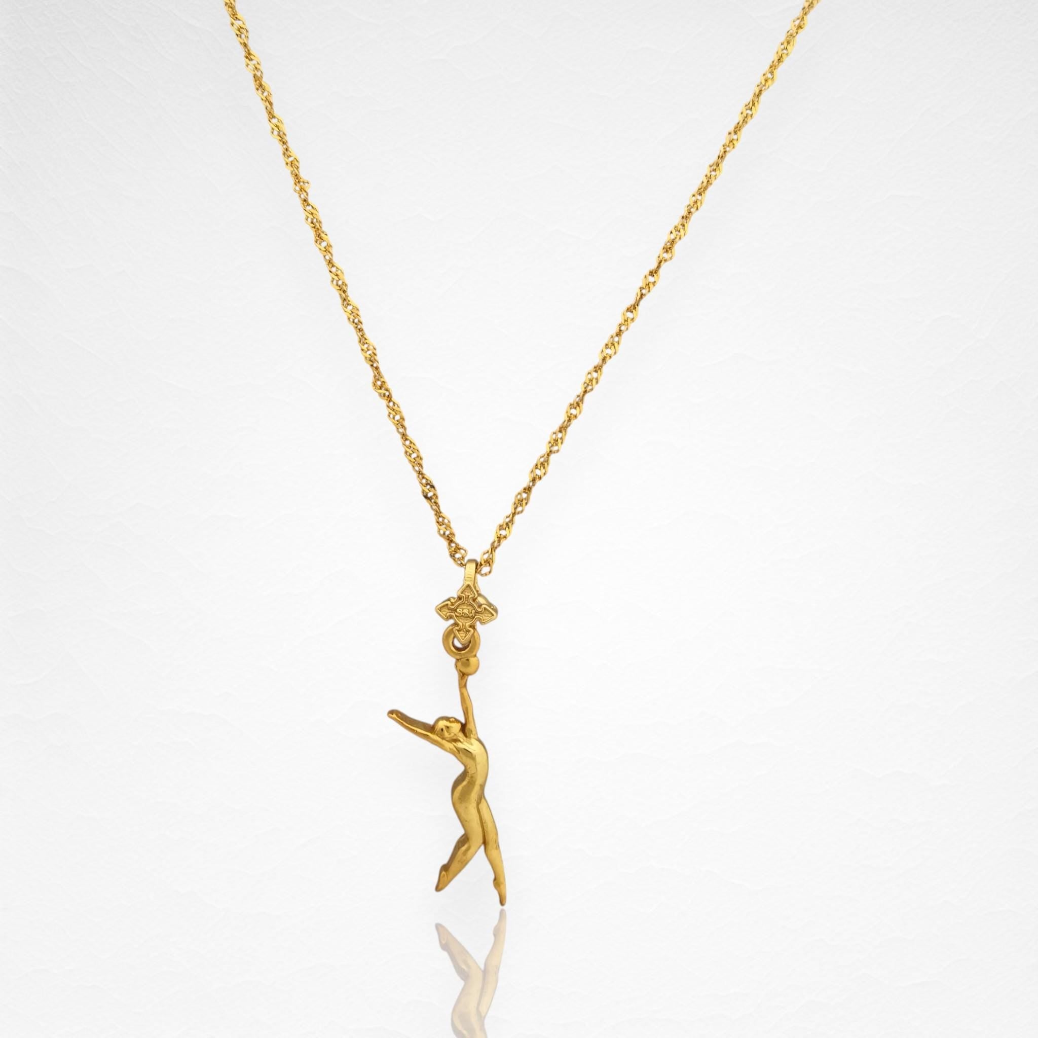 Художествена гимнастика (съчетание с топка) – Дамски спортен медальон от сребро 925 с позлатено покритие – Ръчно изработено спортно бижу – Идеален подарък за жена, фенка на художествената гимнастика – SSJ