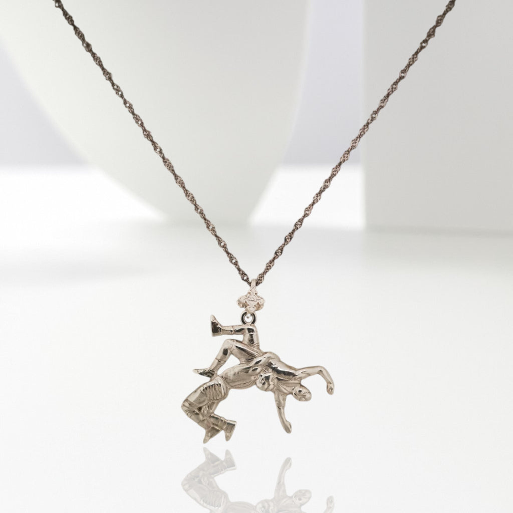 Борба – Мъжки спортен медальон от сребро 925 – Ръчно изработено бижу талисман за борци, треньори и фенове на бойните изкуства – SSJ