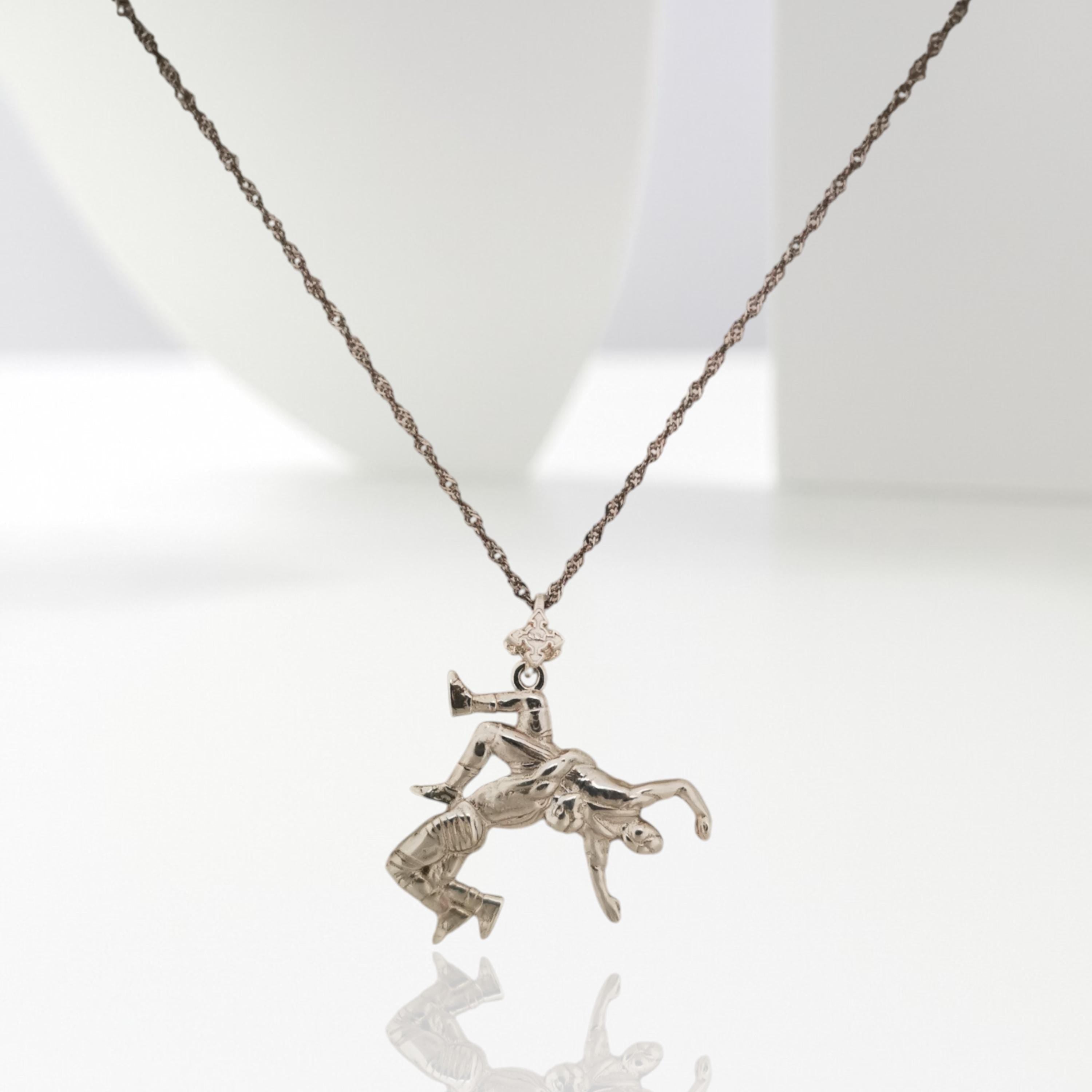 Борба – Мъжки спортен медальон от сребро 925 – Ръчно изработено бижу талисман за борци, треньори и фенове на бойните изкуства – SSJ