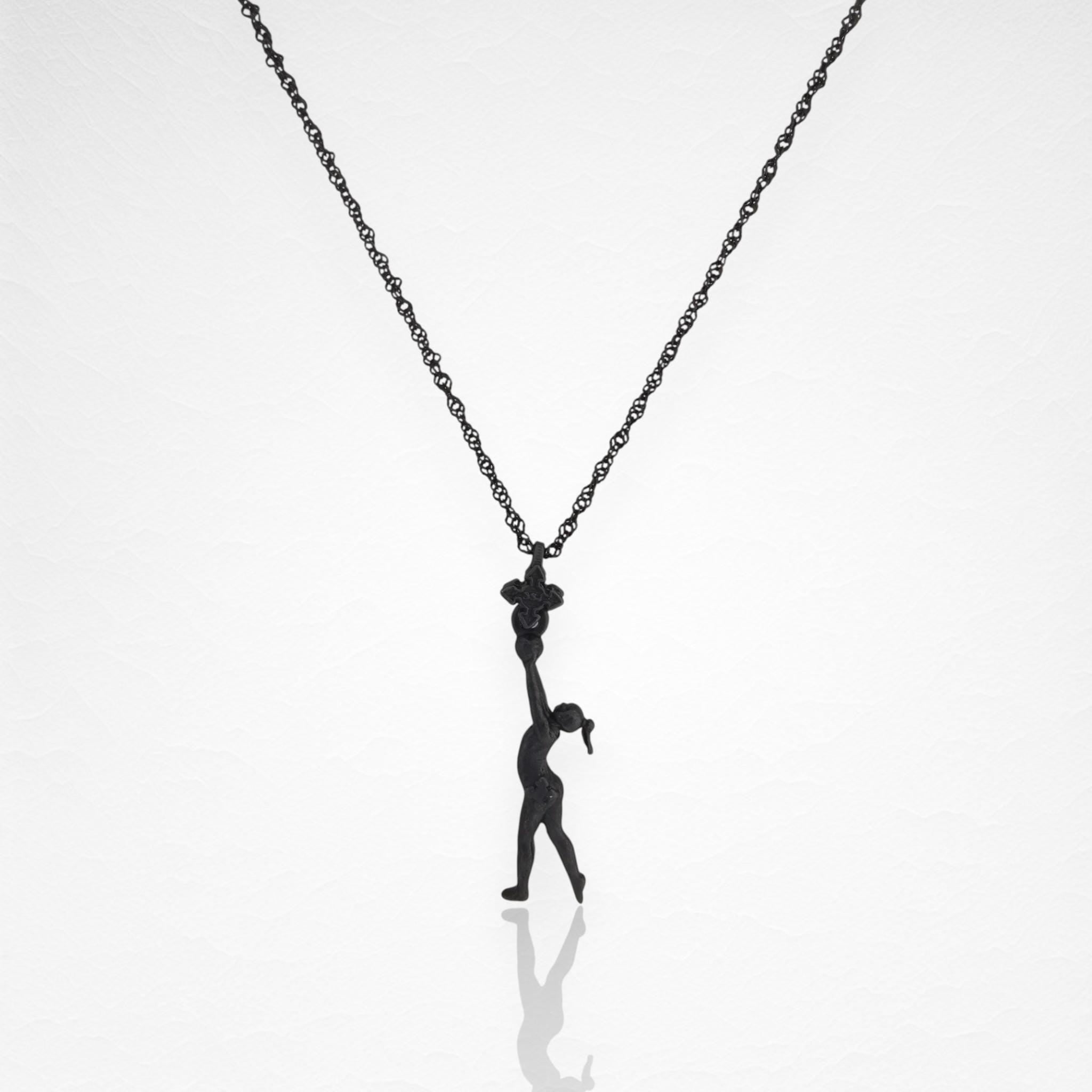 Художествена гимнастика (съчетание с топка) – Дамски спортен медальон от сребро 925 с оксидирано покритие – Ръчно изработено спортно бижу – Идеален подарък за жена, фенка на художествената гимнастика – SSJ