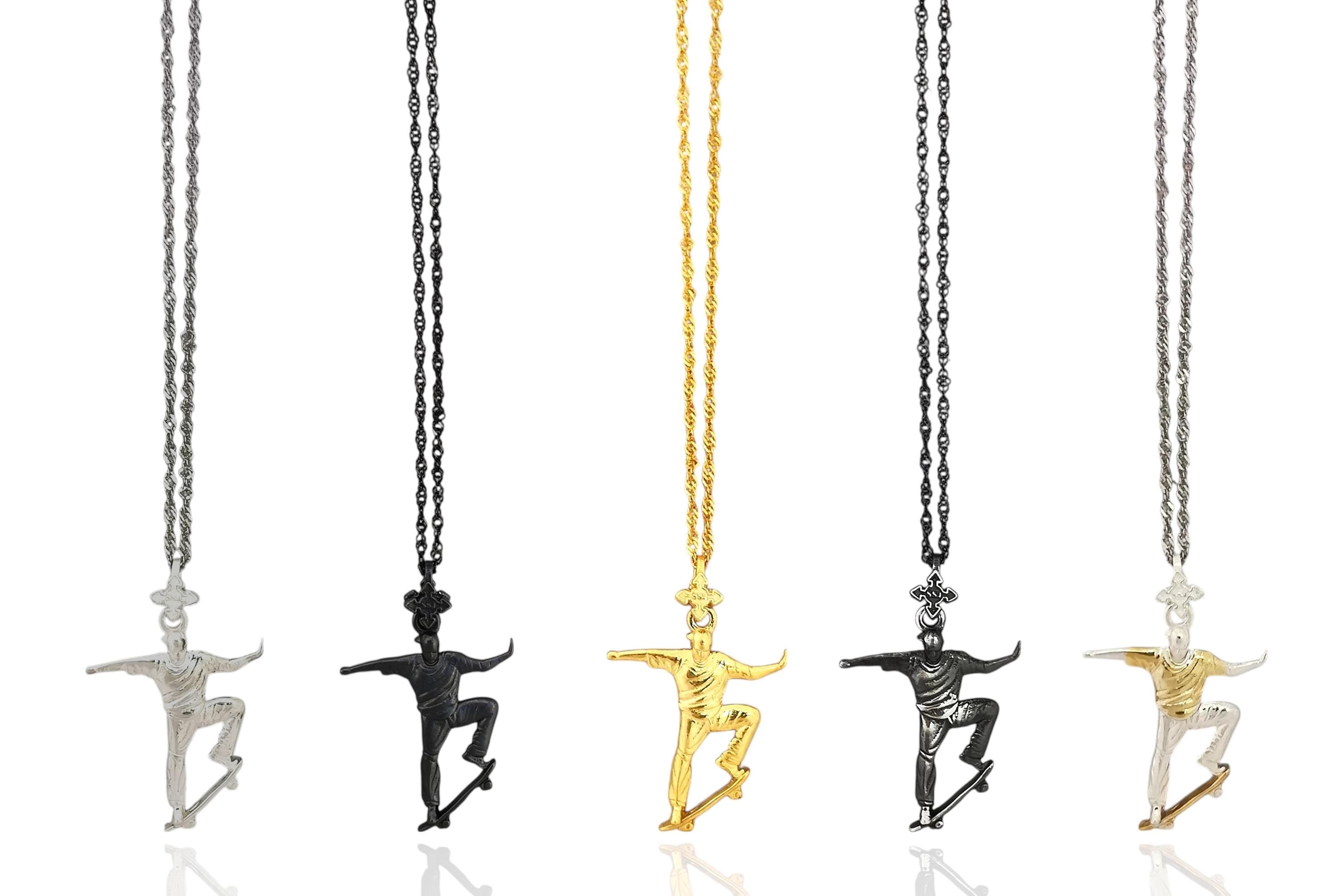 Скейтбордист – Мъжки спортен медальон от сребро 925 с винтидж покритие – Ръчно изработено спортно бижу – Идеален подарък за мъж, фен на скейтборда – SSJ