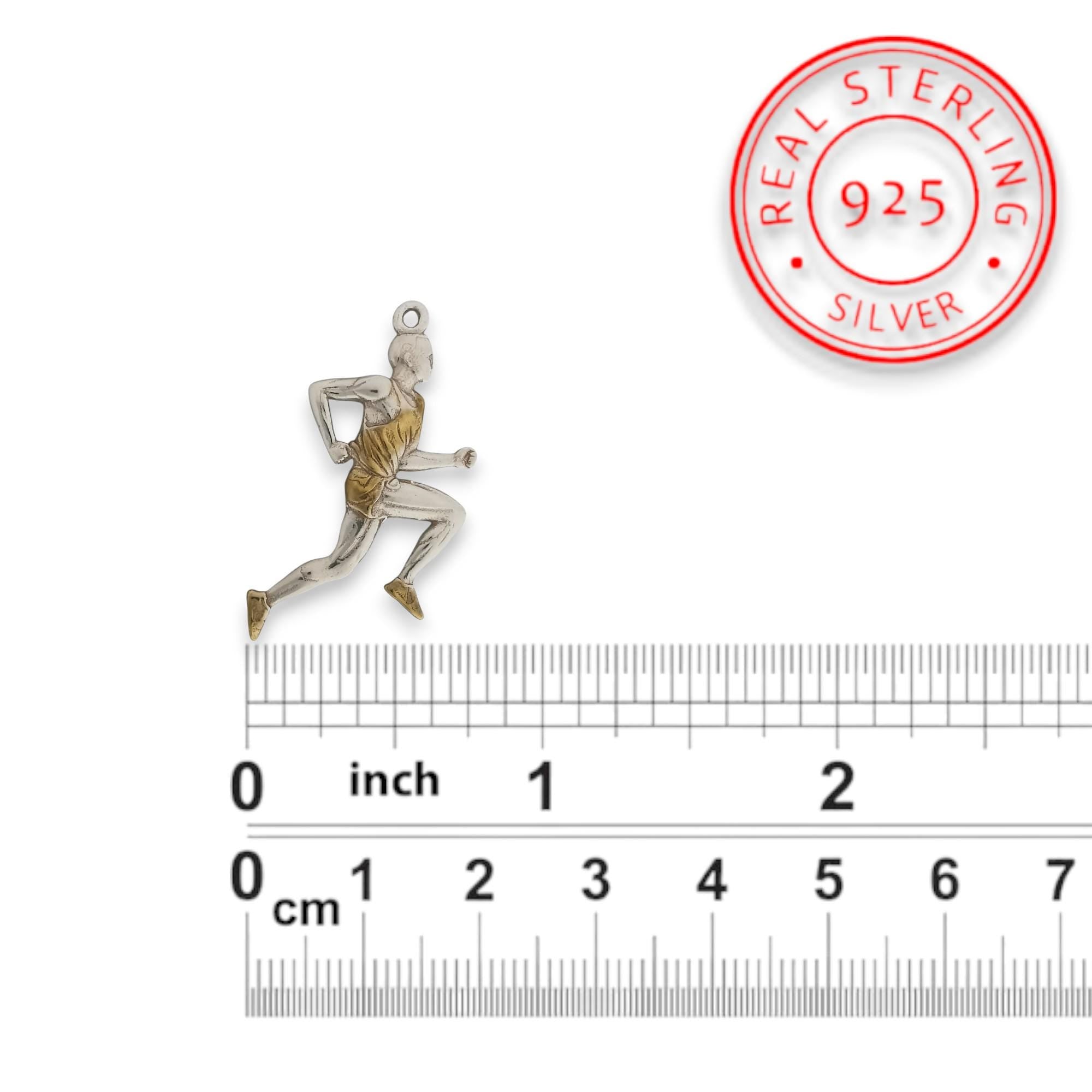 Атлет – Мъжки спортен медальон за бегачи, спринтьори и маратонци от сребро 925 с частично позлатено покритие – Ръчно изработено бижу талисман за лекоатлети – SSJ