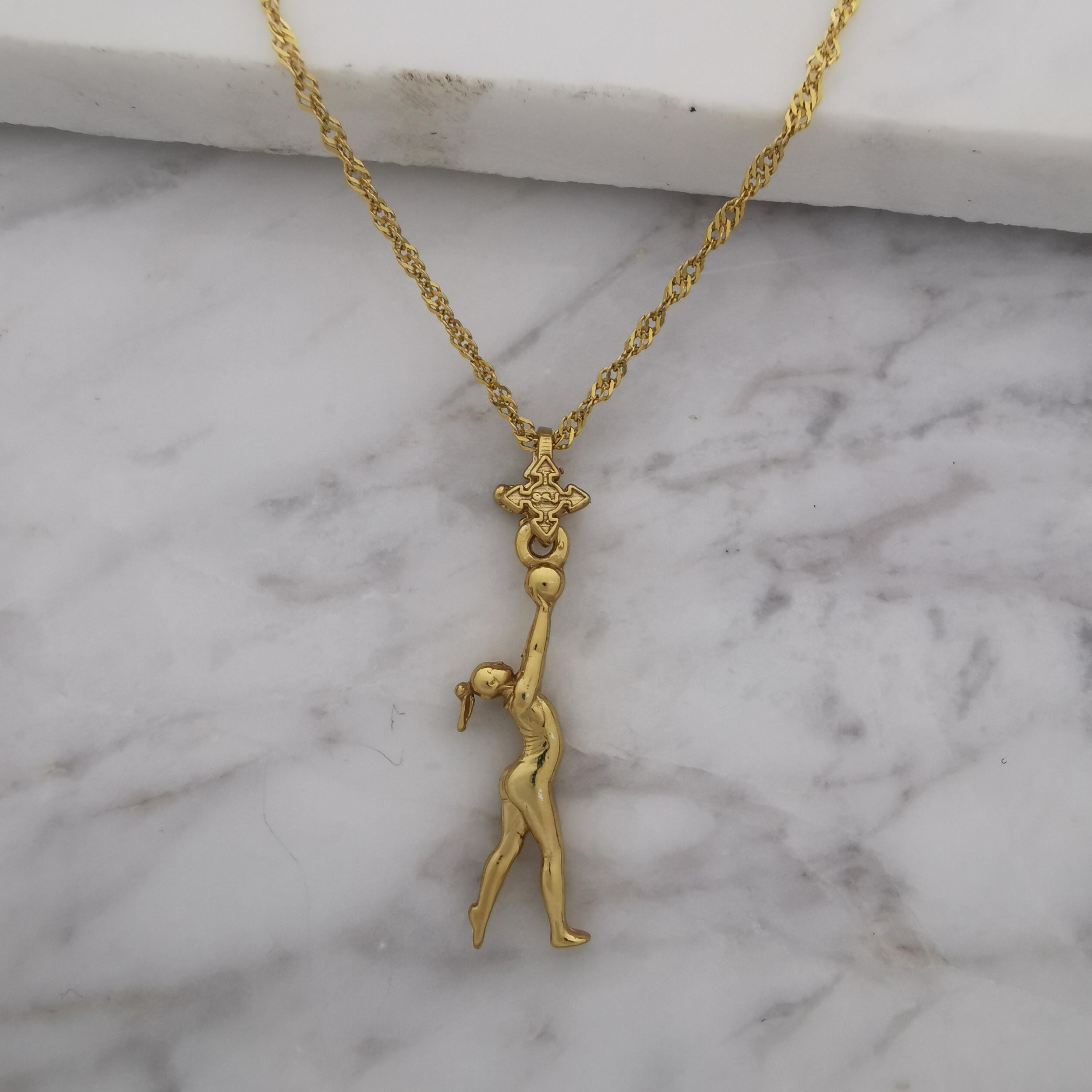 Художествена гимнастика (съчетание с топка) – Дамски спортен медальон от сребро 925 с позлатено покритие – Ръчно изработено спортно бижу – Идеален подарък за жена, фенка на художествената гимнастика – SSJ