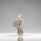 Колоездач – Мъжки спортен медальон от класическо сребро 925 – Ръчно изработено бижу за шосейно колоездене – Символ на любовта към спорта – SSJ