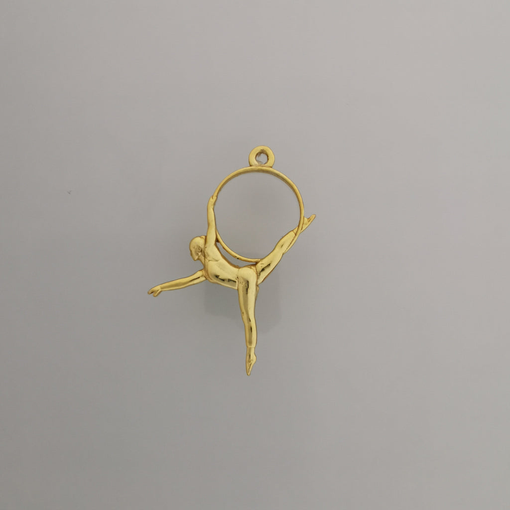 Въздушна акробатика – Женски спортен медальон от сребро 925 с 18K позлатено покритие – Ръчно изработено бижу талисман за гимнастички и танцьорки – Идеален подарък за спортист, треньор или фен – SSJ