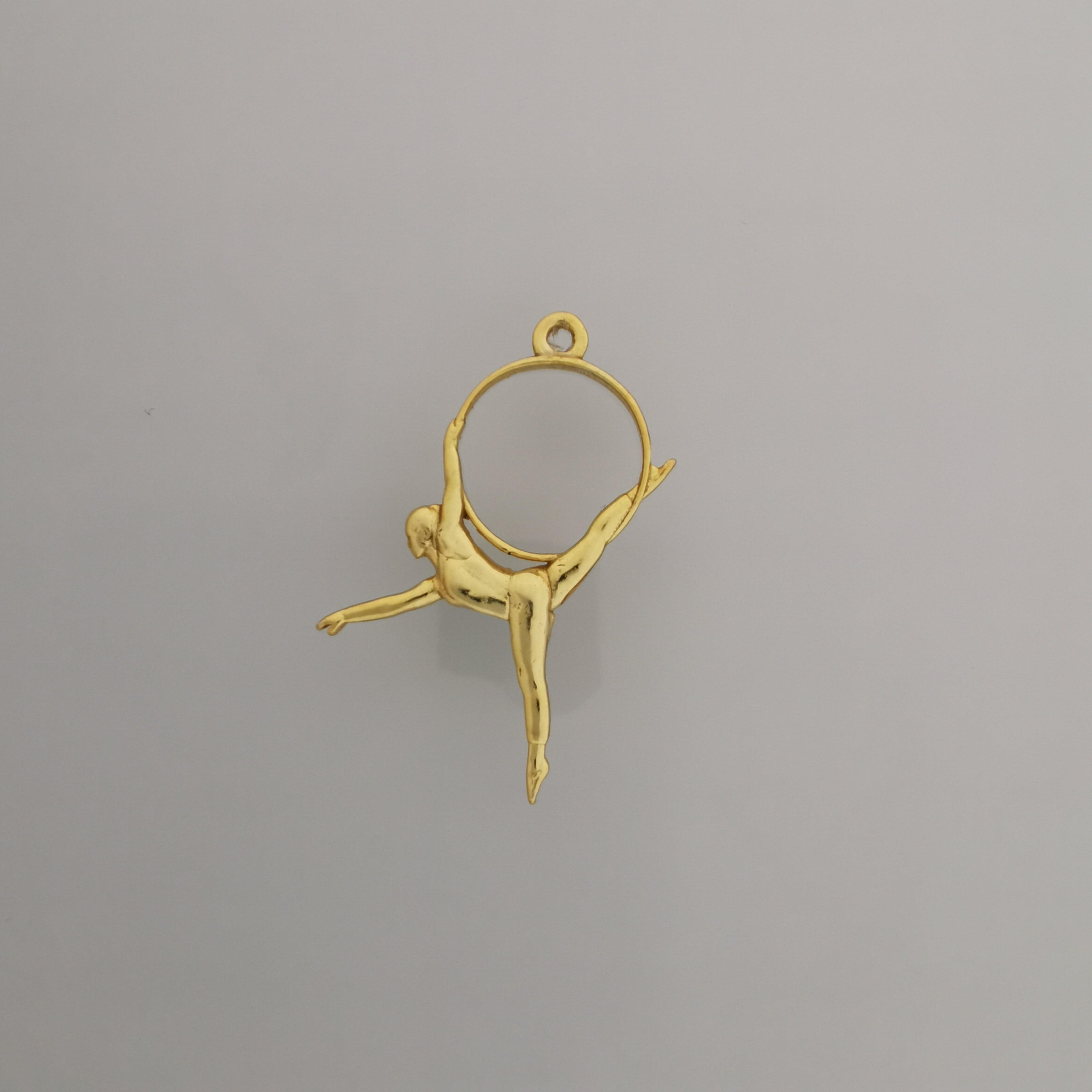 Въздушна акробатика – Женски спортен медальон от сребро 925 с 18K позлатено покритие – Ръчно изработено бижу талисман за гимнастички и танцьорки – Идеален подарък за спортист, треньор или фен – SSJ