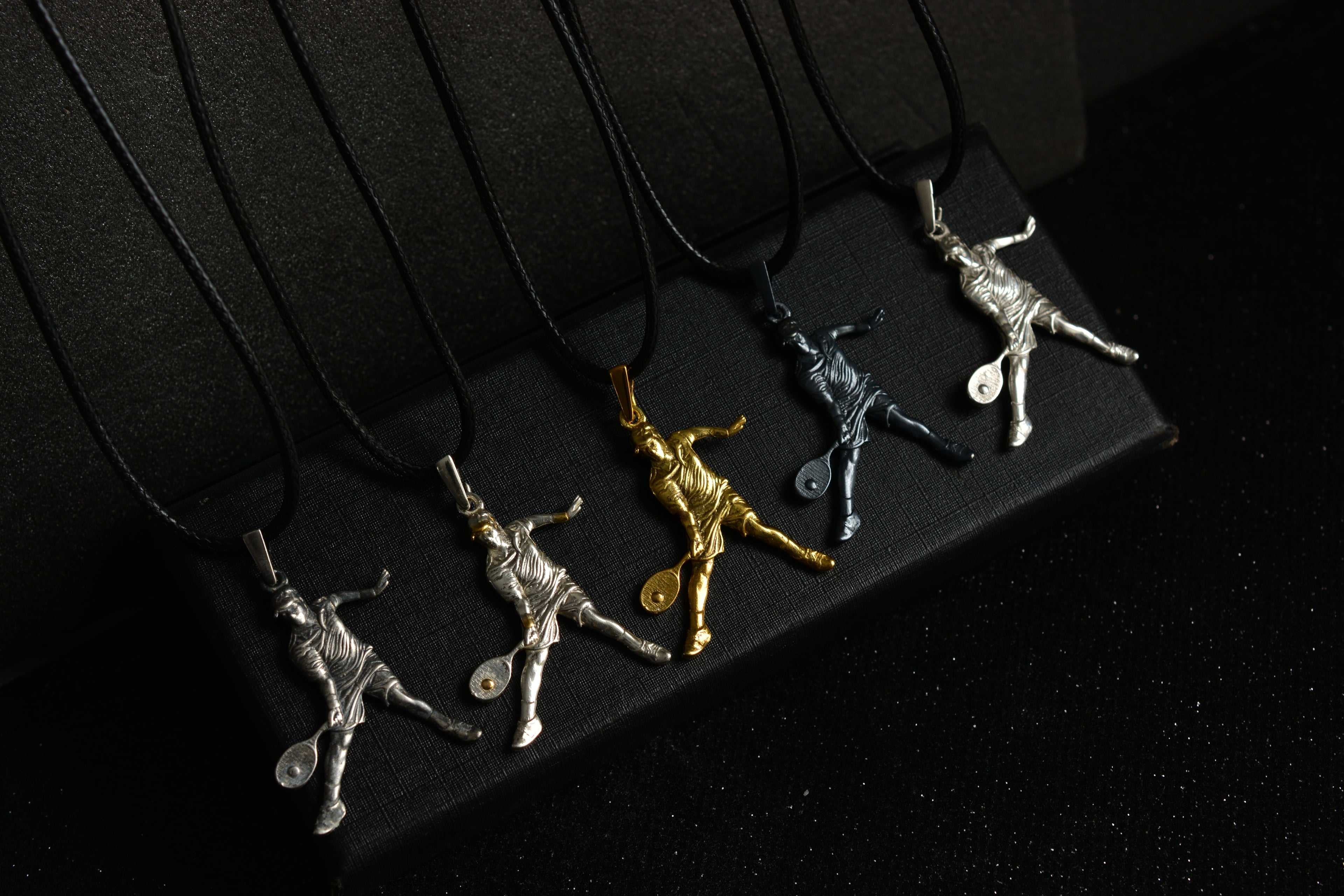 Тенис – Мъжки спортен медальон от сребро 925 с позлатено покритие – Ръчно изработено спортно бижу – Идеален подарък за мъж, фен на тениса – SSJ