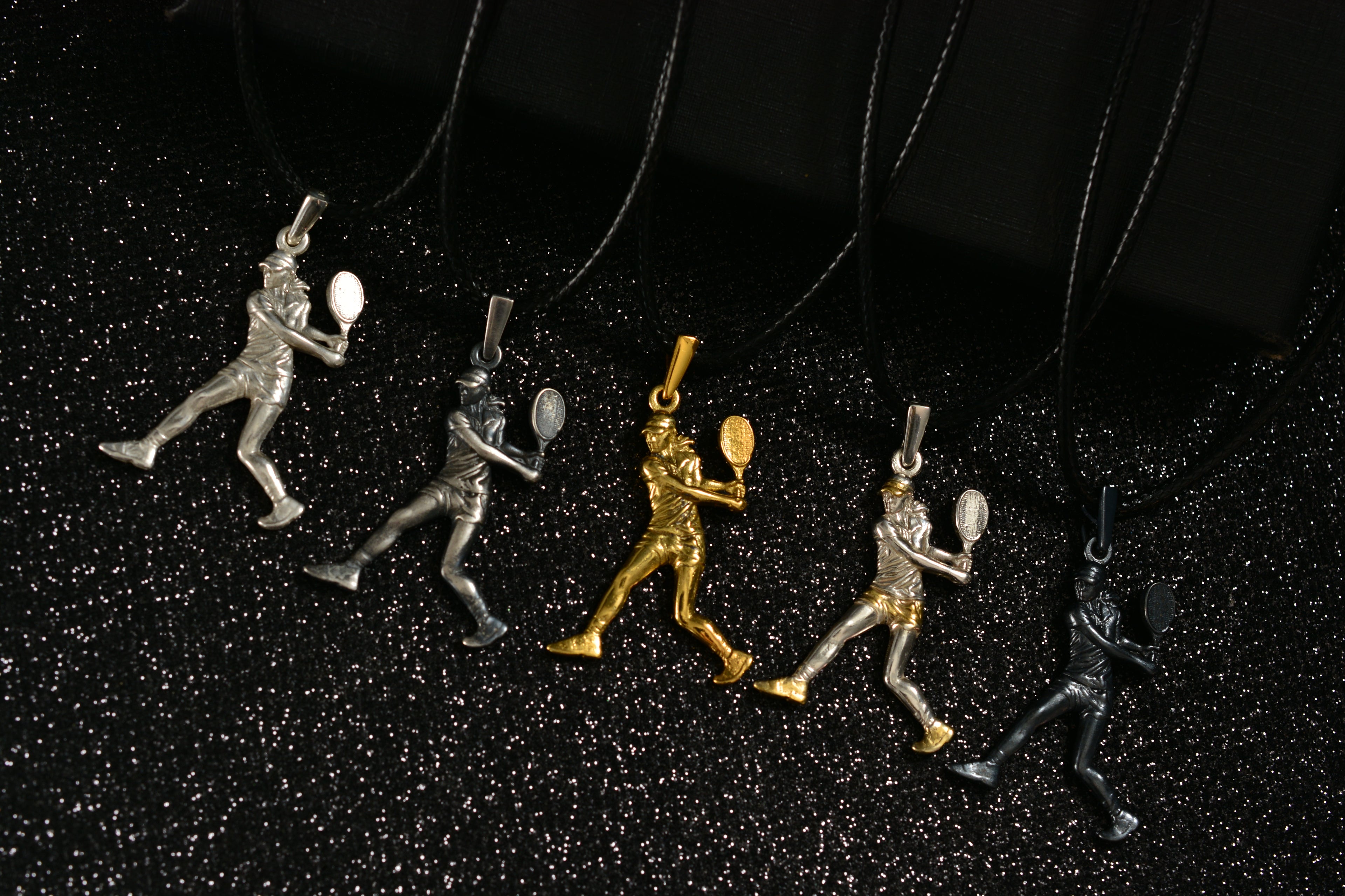 Тенис – Дамски спортен медальон от сребро 925 с класическо покритие – Ръчно изработено спортно бижу – Идеален подарък за жена, фенка на тениса – SSJ