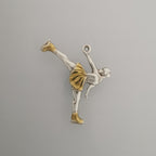 Фигурно пързаляне (спирала) – Дамски спортен медальон от сребро 925 с частично позлатено покритие – Ръчно изработено спортно бижу – Идеален подарък за жена, фенка на фигурното пързаляне – SSJ